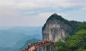 張家界三個(gè)景區(qū)恢復(fù)開放且半價(jià)優(yōu)惠 2020生態(tài)旅游行業(yè)發(fā)展前景及投資戰(zhàn)略研究