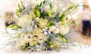 新娘扔捧花瞬間6位伴娘都避開(kāi) 未來(lái)鮮花行業(yè)發(fā)展分析預(yù)測(cè)