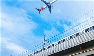 失事飛機殘骸拋撒面積非常大 民用飛機有降落傘嗎