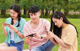 蔚來的第一款手機定價或?qū)⑦_到7000元 中國智能手機市場調(diào)研