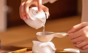 高顏值加智能化 茶具生產(chǎn)設(shè)計傾向年輕化 茶具行業(yè)發(fā)展現(xiàn)狀分析