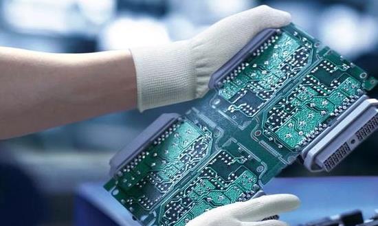 2024電子信息制造行業(yè)投資研究與市場機(jī)遇：技術(shù)創(chuàng)新產(chǎn)業(yè)化進(jìn)程即將加速