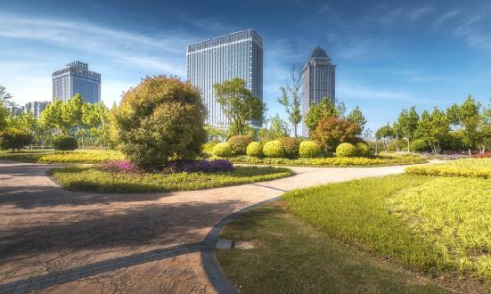 城市綠化行業(yè)發(fā)展如何?2023年中國新建和改造提升城市綠地3.4萬公頃