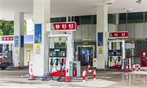 國內(nèi)汽 柴油價格每噸分別提高200元 190元 成品油行業(yè)市場分析及發(fā)展前景預(yù)測報告