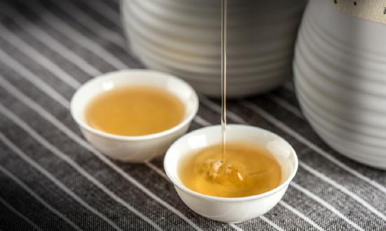 黃酒行業(yè)現(xiàn)狀及市場(chǎng)競(jìng)爭(zhēng)分析：高端化和年輕化是酒企提升業(yè)績(jī)的重要途徑之一